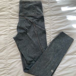 Like New Lululemon Fast and Free HR tight 25”